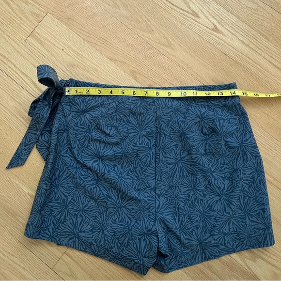 Southern Tide blue skort skirt with tie 2 - Picture 7 of 7